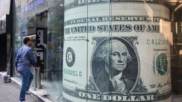 الدولار يتجاوز 56 جنيها في مصر لأول مرة على الإطلاق