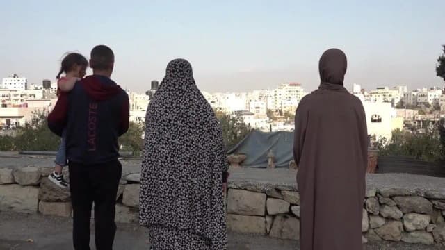 رئيس بلدية الخليل: 5 آلاف فلسطيني بين مهجر ومتضرر جراء الحصار الإسرائيلي