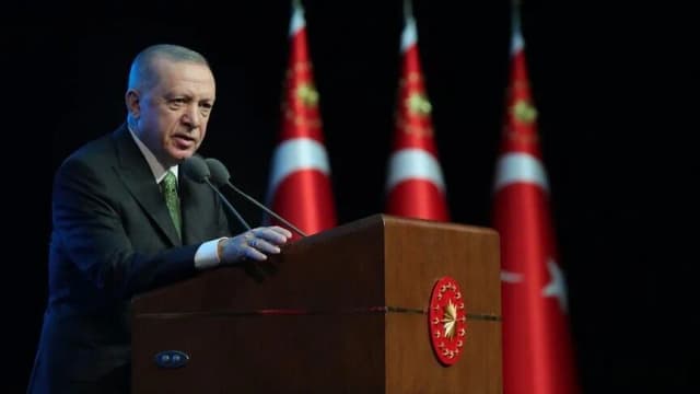 أردوغان يبعث برسائل تضامن إلى إسبانيا عقب حادثة تصادم قطارين