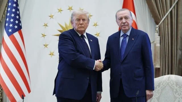أردوغان وترامب يبحثان العلاقات الثنائية وقضايا إقليمية ودولية
