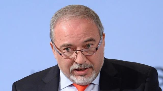 ليبرمان الرافض للتعاون مع الأحزاب العربية يدعو الليكود للتمرد ضد نتنياهو