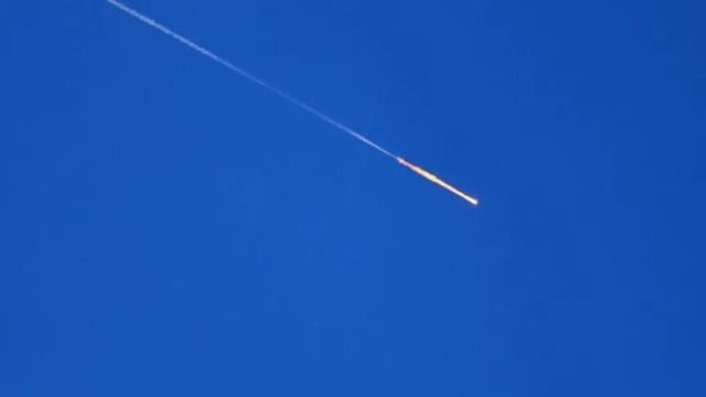 حكومة اليمن: الحوثيون استهدفوا مطار عدن مرتين خلال ساعات
