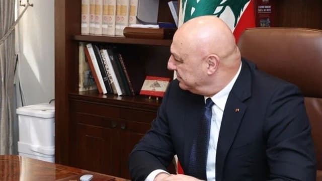 عون يتمسك بالدبلوماسية ويدعو لوقف الاعتداءات الإسرائيلية
