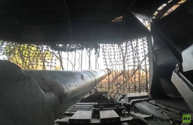 دبابة "T-80BM" تدمر مركز تحكم بالطائرات المسيرة للعدو في اتجاه دونيتسك
