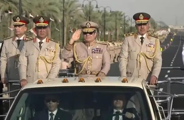 "هل يستعد السيسي للحرب؟".. تساؤلات في إسرائيل بعد قرار الرئيس المصري بشأن وزير الدفاع