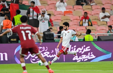 الإمارات تتصدر المجموعة الثانية في "خليجي 27" بتعادلها مع قطر