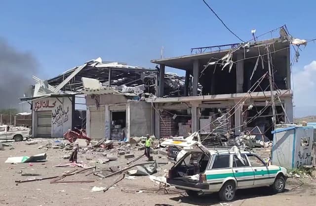 القوات الحكومية اليمنية تعلن ضرب 71 هدفا حوثيا في تعز