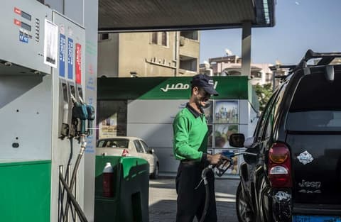 "الزيادة جاية جاية".. تحذير من قفزة جديدة في أسعار البنزين والسولار بمصر