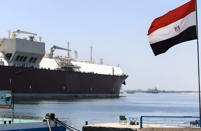 تقرير دولي يرصد تحولا لافتا في مصر.. وقناة السويس في قلب المشهد