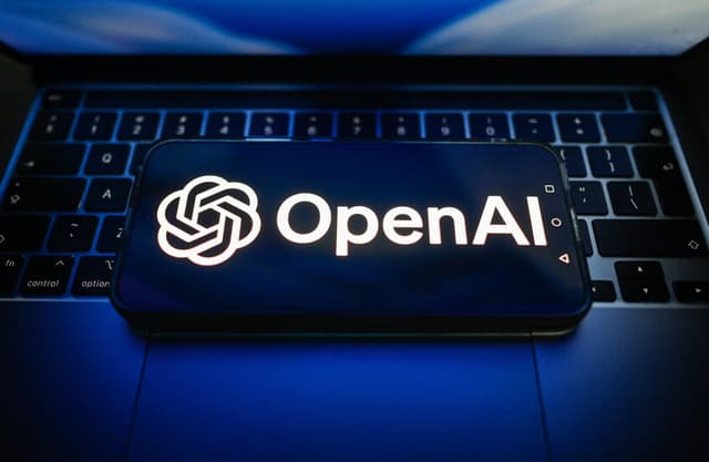 تقارير أمريكية تكشف تفاصيل وأهداف محادثات شركة "OpenAI" مع صناديق استثمارية إماراتية