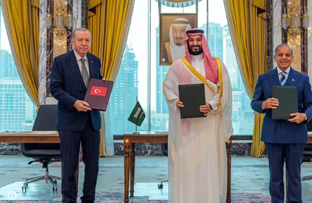 تحديات اليمن والعمق السعودي تعجل بهيكلة "حلف مكة"