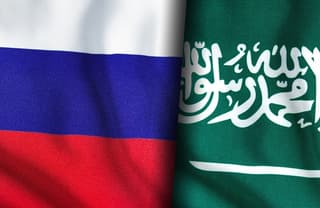 "روس كوسموس" ووكالة الفضاء السعودية تستعرضان تطور الرحلات المأهولة
