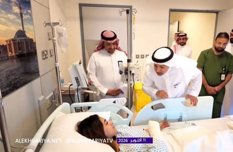 وزير الصحة السعودي يزور مصابي هجوم المطار في مستشفيات الرياض