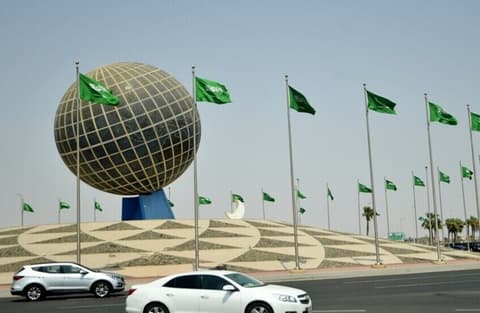 الدفاع المدني السعودي يعلن زوال الخطر عن أبها بعد إطلاق إنذار تحذيري