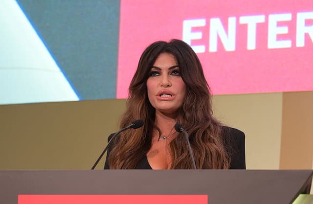 "عزيزي أرجوك أن تنجز هذا اليوم".. فضيحة مراسلات السفيرة الأمريكية في اليونان تهددها بالإقالة