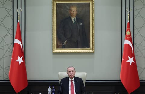 "سيتم تفعيل بند الدفاع المشترك في اتفاق مكة ".. أردوغان يدين هجوم مطار الملك خالد ويتوعد الحوثيين
