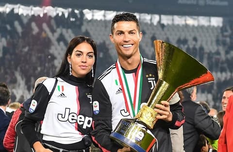 مفاجأة.. يوفنتوس يطالب رونالدو باسترداد 9.8 مليون يورو