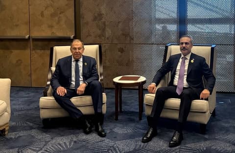لافروف وفيدان يبحثان الأزمة الأوكرانية والتعاون بين روسيا وتركيا في مجالات الاقتصاد والطاقة