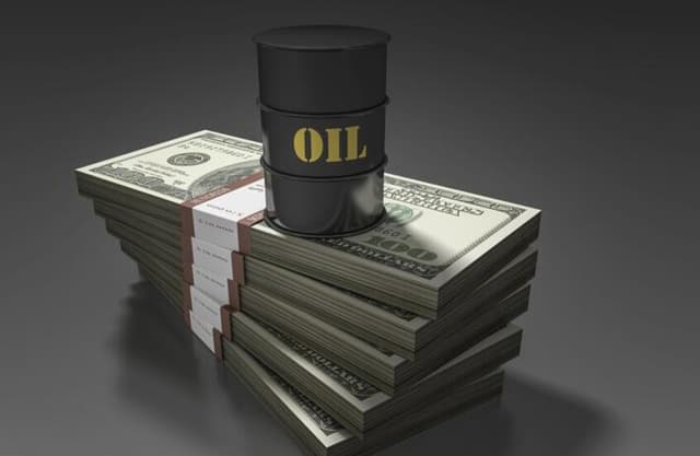 مستشار بوتين: 100 دولار للنفط سيبدو سعرا جيدا قريبا
