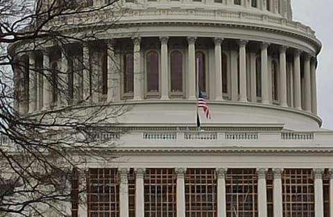 أعضاء بالكونغرس يقدمون مشروع قانون لمنع صفقة الديزل بين موسكو وواشنطن