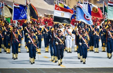بعد تصريحات السيسي.. خبير قانوني يوضح "شرعية" تدخل مصر عسكريا في السعودية