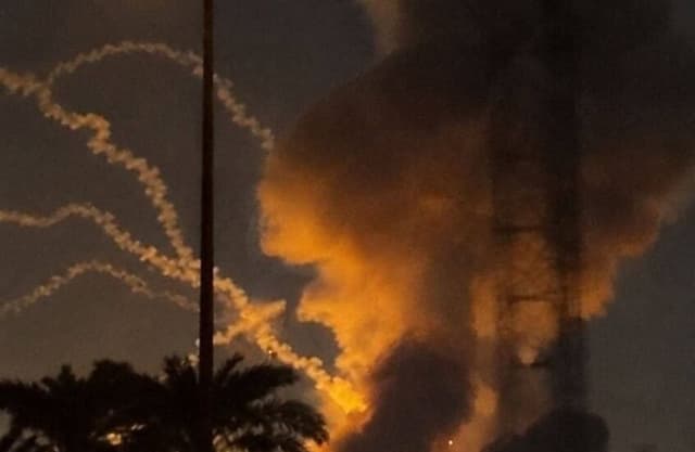 المشاهد الأولى لانفجارات أسلحة تالفة في مقر للحشد الشعبي ببغداد