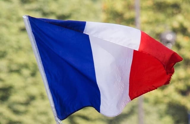 نقابة فرنسية: أكثر من 500 ألف متظاهر يحتجون ضد غلاء المعيشة وسط صدامات واعتقالات