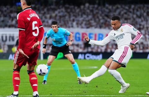 ريال مدريد يتخطى إشبيلية برباعية ويصعد إلى المركز الثالث في ترتيب "الليغا"