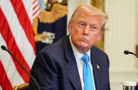 ترامب يعلن تقدما كبيرا في مفاوضات أوكرانيا ويحذر من افتعال ما يبعد روسيا عن التفاوض
