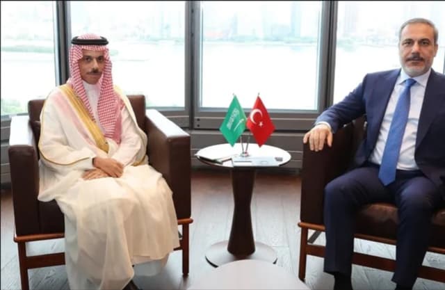فيدان وبن فرحان يناقشان الأمن الإقليمي وسط تصعيد مع الحوثيين