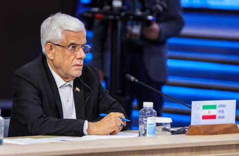 نائب الرئيس الإيراني يتهم نظام كييف بتأجيج الاضطرابات في شمال بلاده بضرباتها على "شريان حيوي"