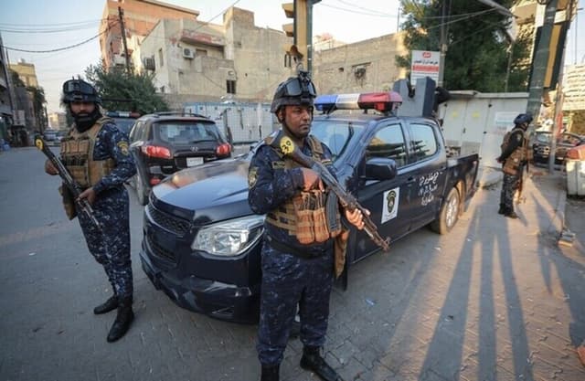 العراق.. مطلوب للعدالة يفجر نفسه ويصيب ضابطا و5 منتسبين خلال عملية أمنية في البصرة