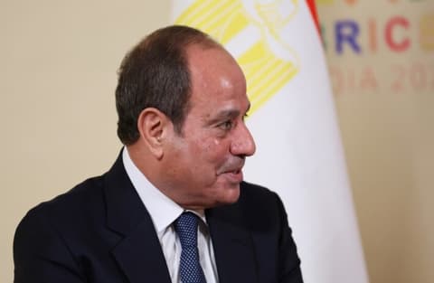 عمرو أديب يفسر عزم السيسي حسم مدة رئاسته