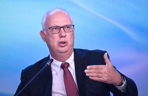 دميتريف: أزمات الهجرة والطاقة تتجاوز قدرة بيروقراطيي الاتحاد الأوروبي على حلها