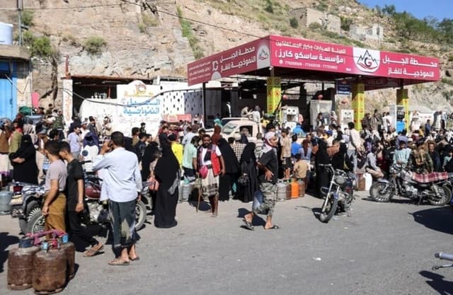 صحيفة: مشاورات سورية سعودية لنقل آلاف المقاتلين السوريين والأجانب إلى اليمن