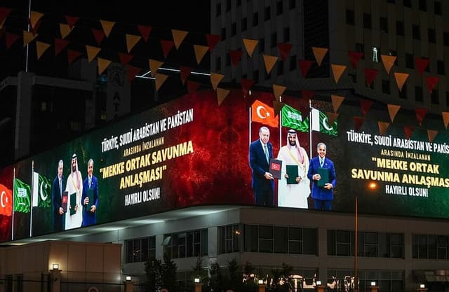 حزب أردوغان يتهم المعارضة التركية بنشر أكاذيب واستفزازات عن "حلف مكة" والتدخل العسكري مع السعودية