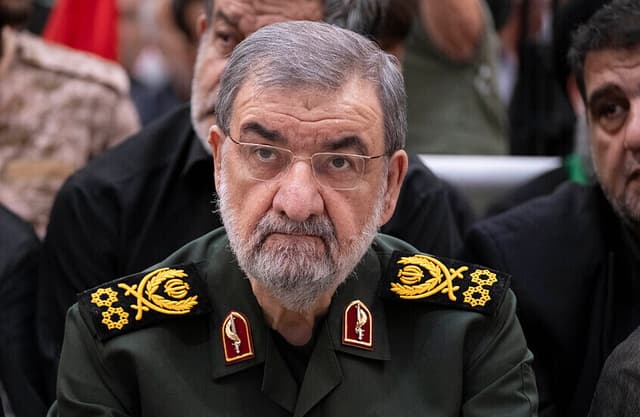 رضائي: لن تُنقل ذرة واحدة من اليورانيوم المخصب إلى خارج إيران