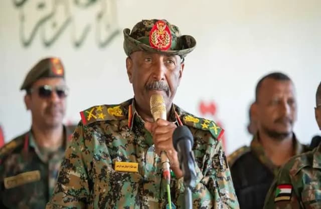 البرهان يوجه رسالة لمصر قرب الحدود ويطلب منها أمرين هامين للسودانيين