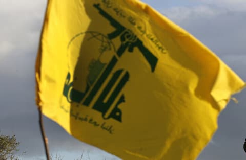 النائب العام اللبناني يصدر مذكرة توقيف بحق عضوين في "حزب الله"