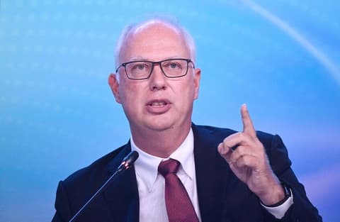 دميترييف: روسيا مستعدة لمساعدة المزارعين الأمريكيين بإمدادات الديزل والأسمدة