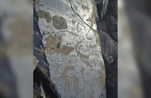 كازاخستان.. العثور على نقوش صخرية وُصفت في يوميات الرحالة الروسي الشهير سيميونوف-تيانشانسكي