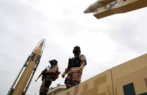 مسؤول إيراني: لدينا "جدة القنابل" ردا على "أم القنابل" الأمريكية