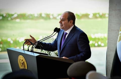 السيسي يحدد دور القاهرة في الدفاع عن السعودية وموقفها من شن الجيش المصري هجمات على اليمن