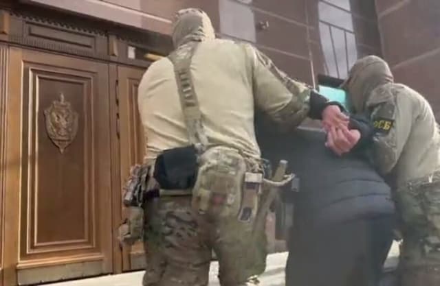 أجهزة الأمن الروسية توقف مواطنا في سيفاستوبول بشبهة التجسس لصالح نظام كييف