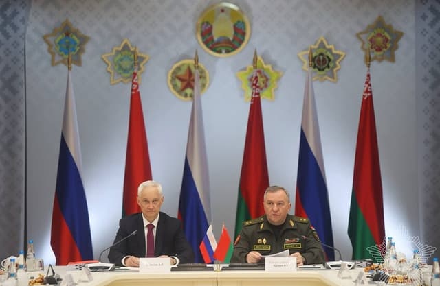وزير الدفاع البيلاروسي: وحدة مينسك وموسكو تبقي الوضع في المنطقة تحت السيطرة