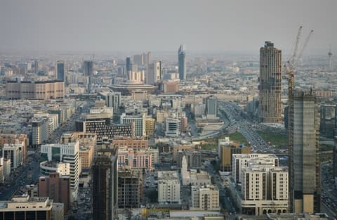 الحوثيون يعلنون استهداف وزارة الدفاع بالرياض وأرامكو ينبع ومطاري فهد وأبها بـ4 عمليات عسكرية نوعية
