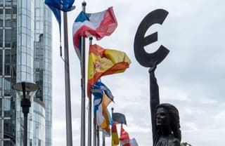 تقرير بريطاني عن أسماء مرشحين أوروبيين محتملين للتفاوض مع روسيا بشأن أوكرانيا