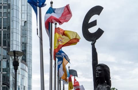 تقرير بريطاني عن أسماء مرشحين أوروبيين محتملين للتفاوض مع روسيا بشأن أوكرانيا
