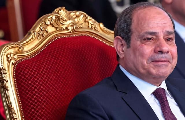 مشهد مؤثر يجمع السيسي ومدبولي بعد كلمات طفل عن سنوات الحرمان (فيديو)
