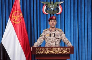 الحوثيون: نجدد تحذيرنا من استخدام مطار الملك خالد في الرياض كونه هدفا عسكريا لقواتنا ولن يكون آمنا